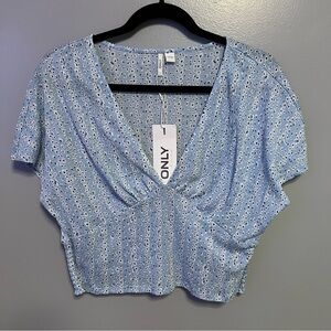 Cropped Flower Printed V Neck Top